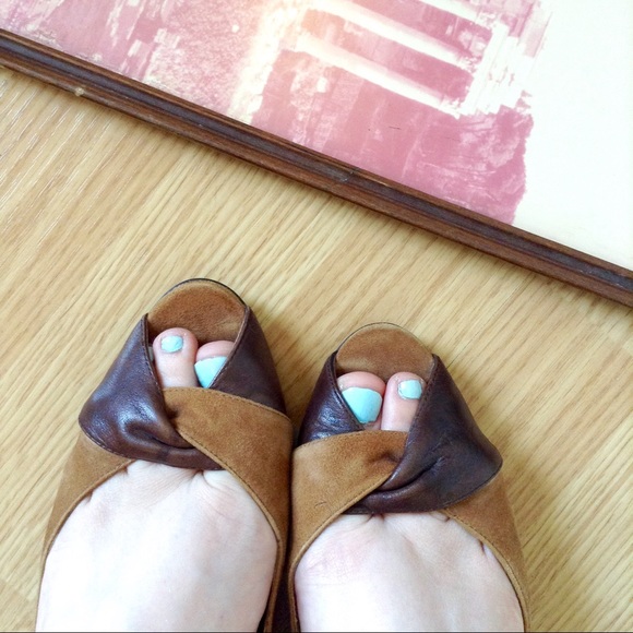 ✨bundle these and they’re free!✨Nine West suede peeptoe wedges 🍂 size 8 🍂 EUC! - Picture 9 of 9